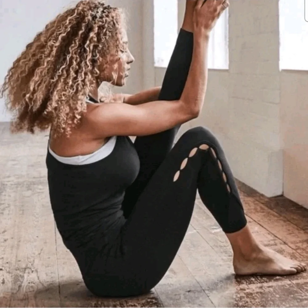 Athleta Black High Rise Peekaboo Mesh 7/8 Leggings Size M/P EUC - Picture 3 of 9